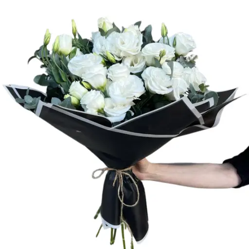 Ramo de flores lisianthus blanco con papel coreano 